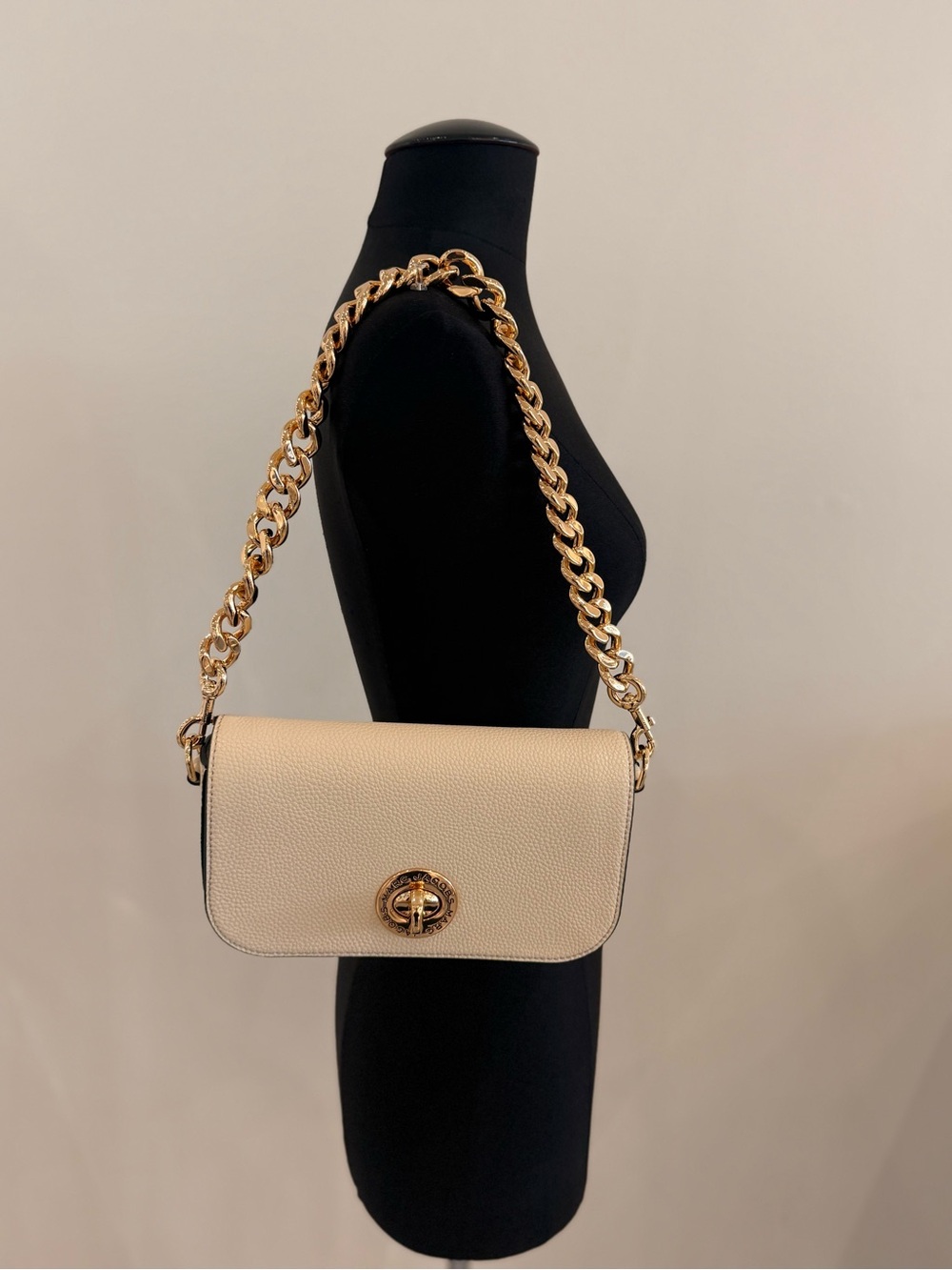 NWT Marc Jacobs Turn lock chain shoulder bag / crossbody - marshmallow